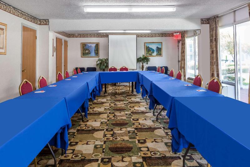 فندق Howard Johnson By Wyndham Albany