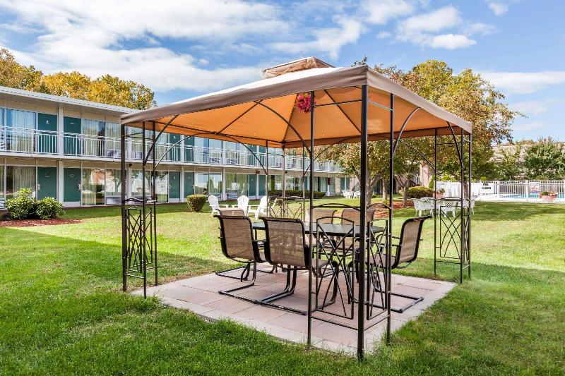 فندق Howard Johnson By Wyndham Albany