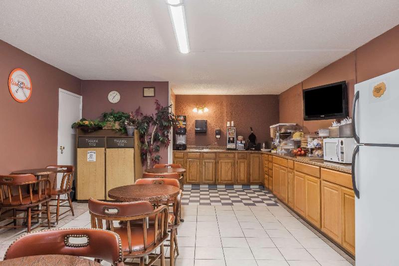 فندق Howard Johnson By Wyndham Albany