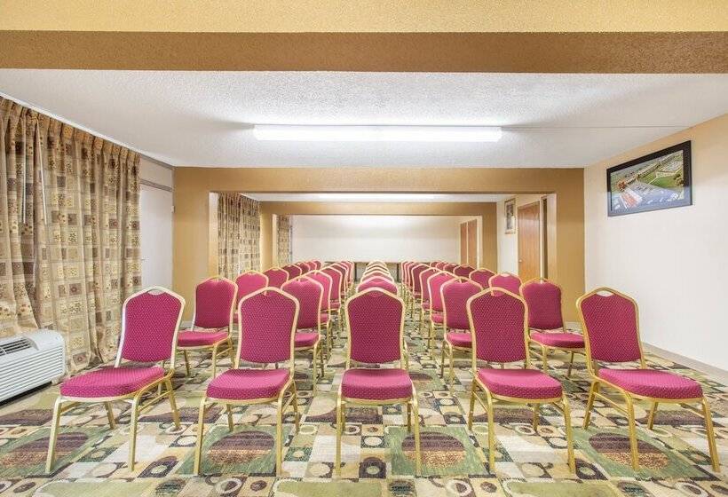 فندق Howard Johnson By Wyndham Albany