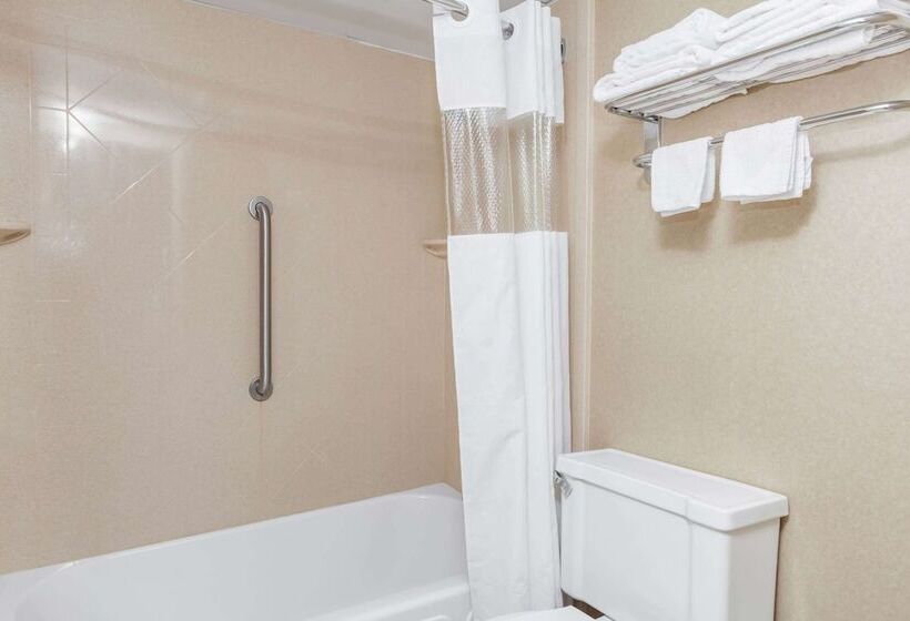 فندق Howard Johnson By Wyndham Albany