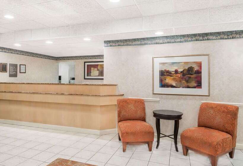 호텔 Howard Johnson By Wyndham Amherst Hadley