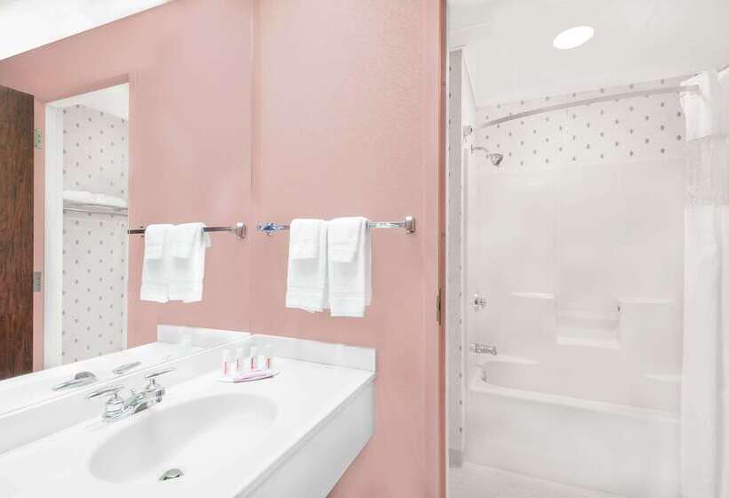 호텔 Howard Johnson By Wyndham Amherst Hadley