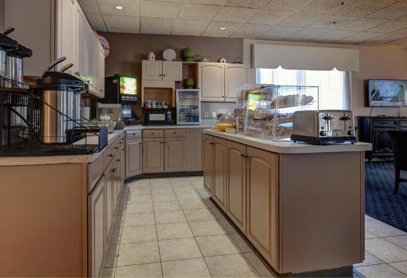 호텔 Howard Johnson By Wyndham Amherst Hadley