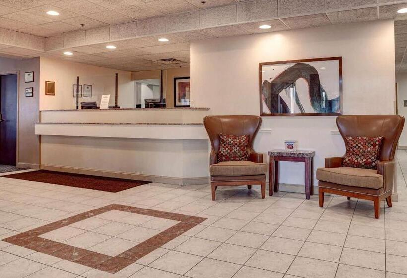 호텔 Howard Johnson By Wyndham Amherst Hadley