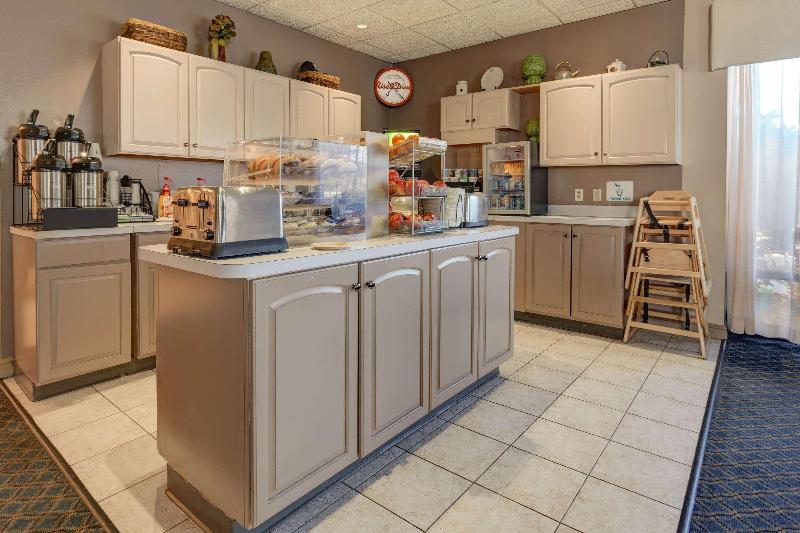 호텔 Howard Johnson By Wyndham Amherst Hadley