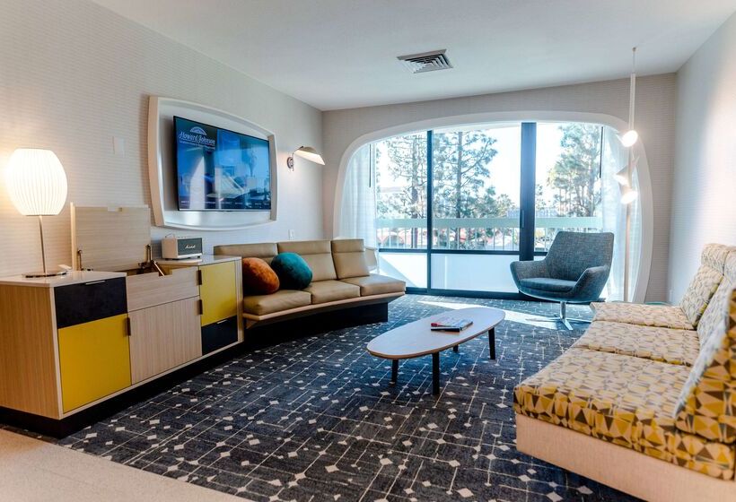 Howard Johnson By Wyndham Anaheim Hotel & Water Playground