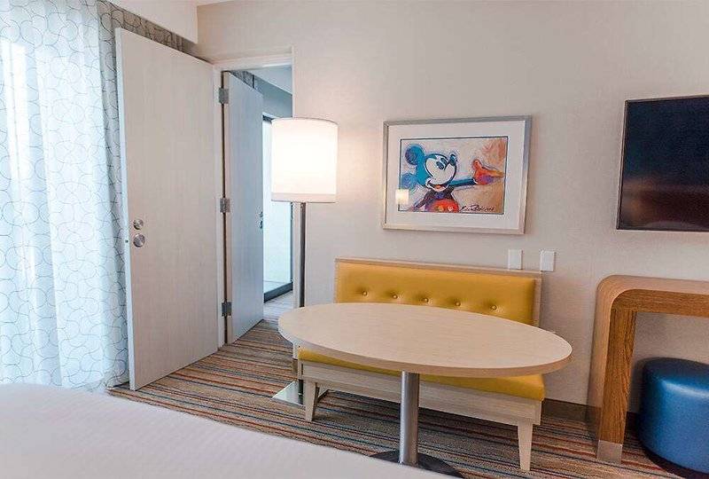 Howard Johnson By Wyndham Anaheim Hotel & Water Playground
