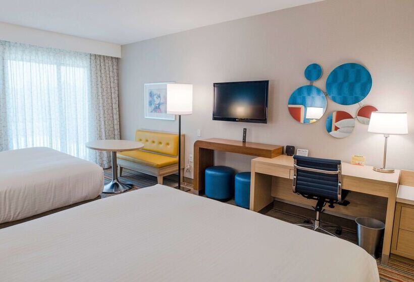 Howard Johnson By Wyndham Anaheim Hotel & Water Playground