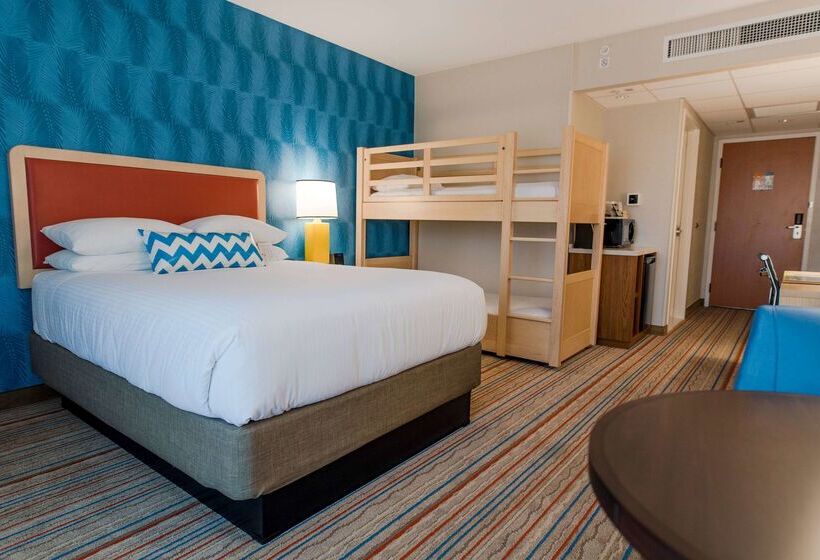 Howard Johnson By Wyndham Anaheim Hotel & Water Playground