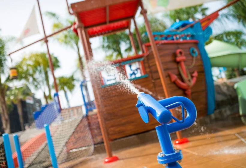 Howard Johnson By Wyndham Anaheim Hotel & Water Playground