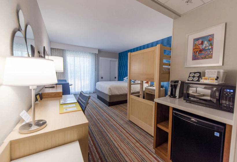 Howard Johnson By Wyndham Anaheim Hotel & Water Playground