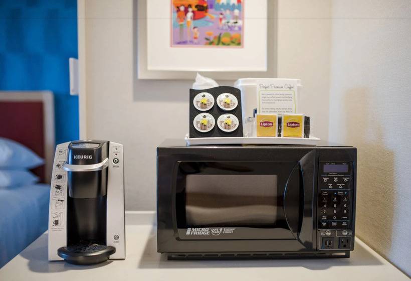 Howard Johnson By Wyndham Anaheim Hotel & Water Playground