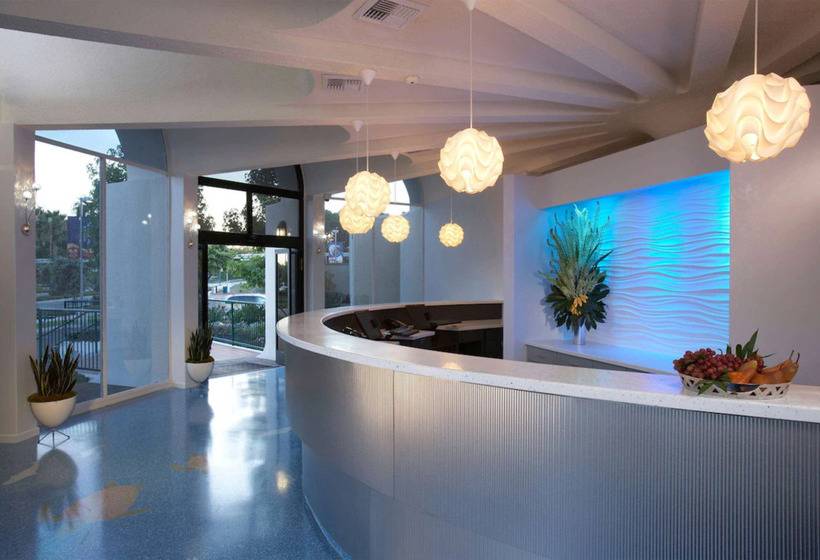 Howard Johnson By Wyndham Anaheim Hotel & Water Playground