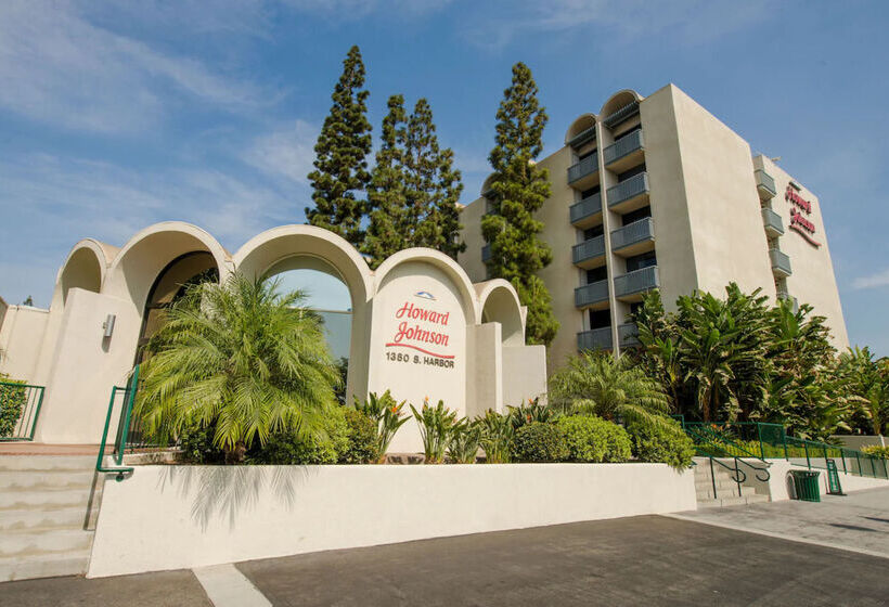 Howard Johnson By Wyndham Anaheim Hotel & Water Playground