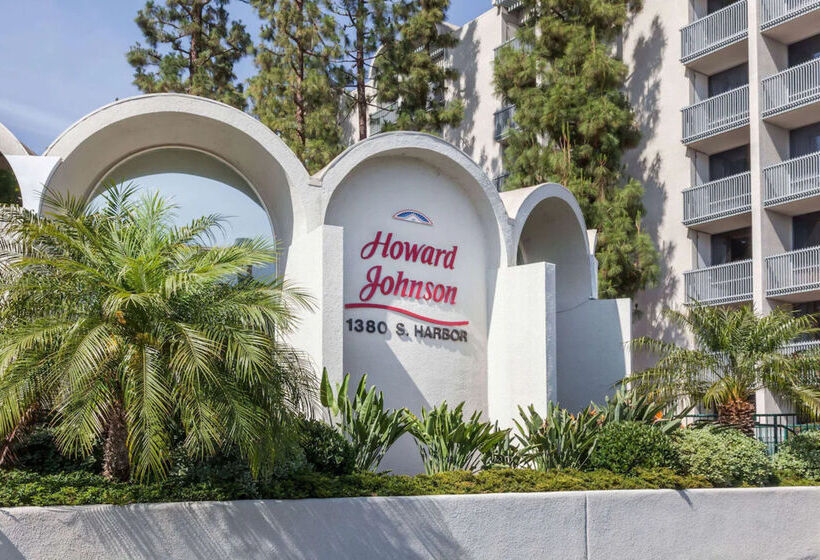Howard Johnson By Wyndham Anaheim Hotel & Water Playground