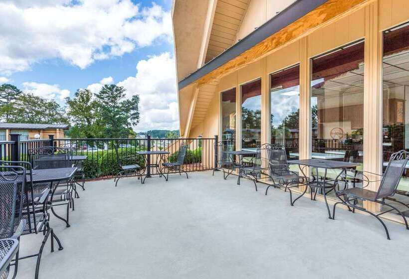 호텔 Howard Johnson By Wyndham Athens