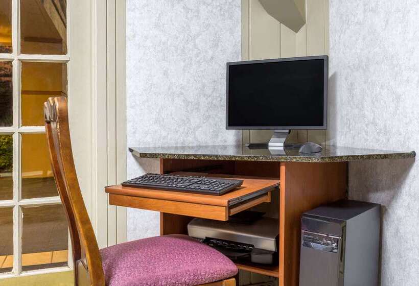 호텔 Howard Johnson By Wyndham Athens