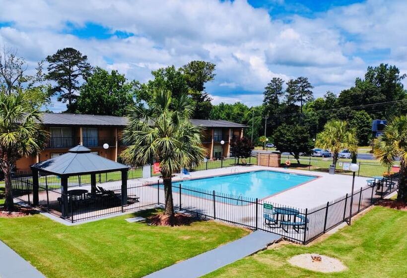 호텔 Howard Johnson By Wyndham Athens