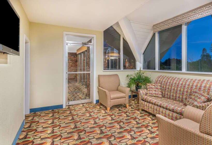 Отель Howard Johnson By Wyndham Bangor