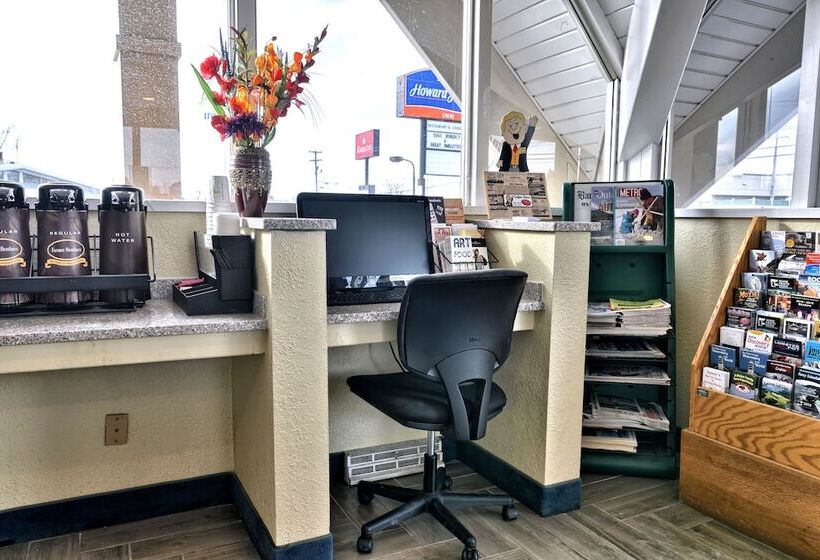 Отель Howard Johnson By Wyndham Bangor