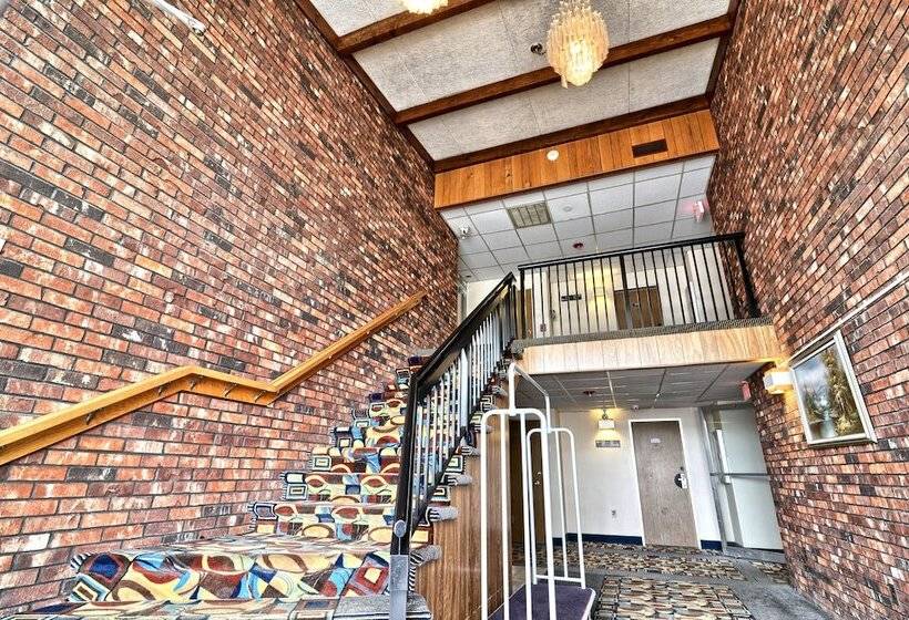 Отель Howard Johnson By Wyndham Bangor