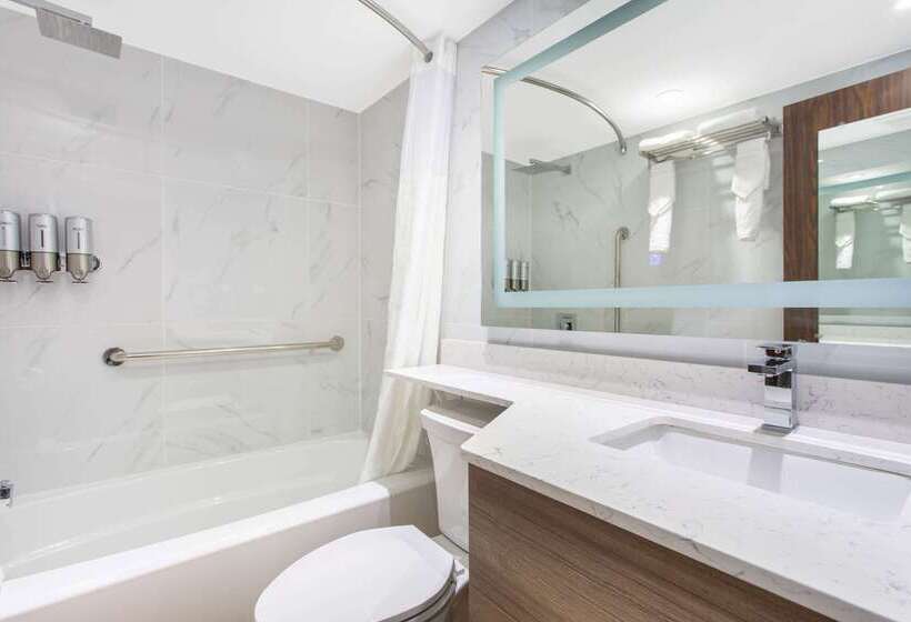 فندق Howard Johnson By Wyndham Harrisburg