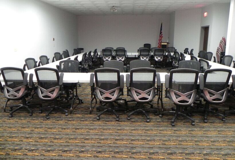 Отель Howard Johnson By Wyndham Lexington