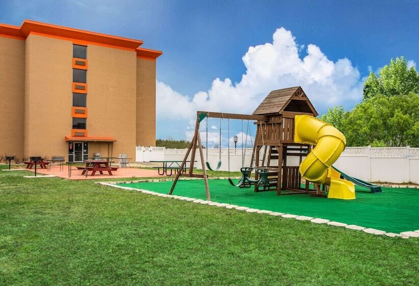 Отель Howard Johnson By Wyndham Lexington