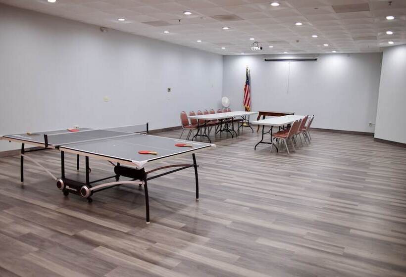 Отель Howard Johnson By Wyndham Lexington