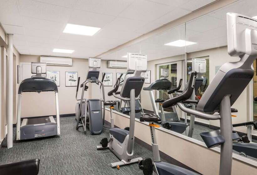 酒店 Howard Johnson By Wyndham Middletown Newport Area