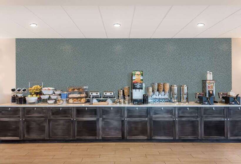 酒店 Howard Johnson By Wyndham Middletown Newport Area