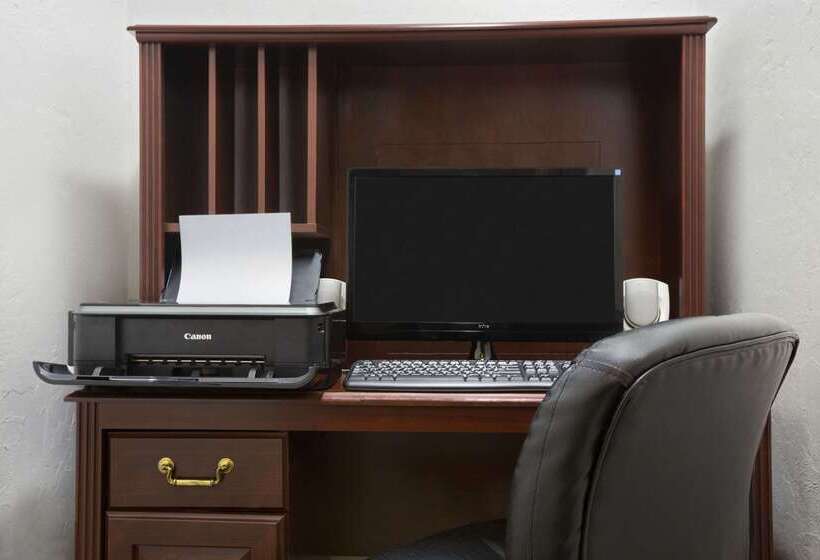 فندق Howard Johnson By Wyndham Oklahoma City Okc Airport, Fairgrounds, I40