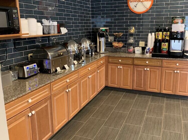 فندق Howard Johnson By Wyndham Oklahoma City Okc Airport, Fairgrounds, I40