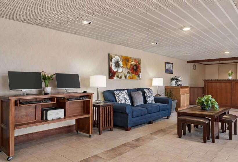 호텔 Howard Johnson  By Wyndham South Portland