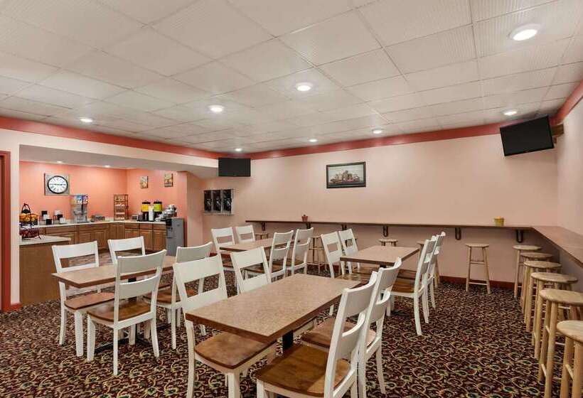 호텔 Howard Johnson  By Wyndham South Portland