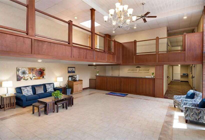 호텔 Howard Johnson  By Wyndham South Portland