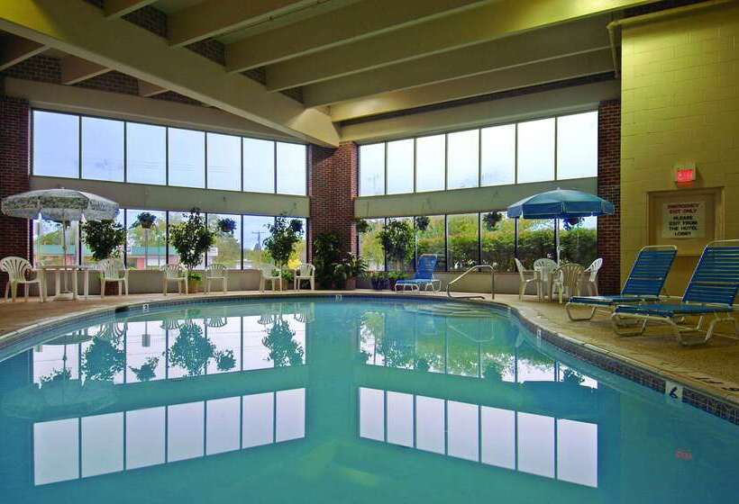 호텔 Howard Johnson  By Wyndham South Portland