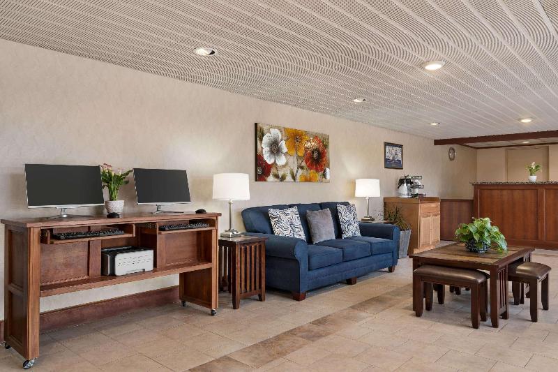 호텔 Howard Johnson  By Wyndham South Portland