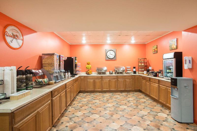 호텔 Howard Johnson  By Wyndham South Portland