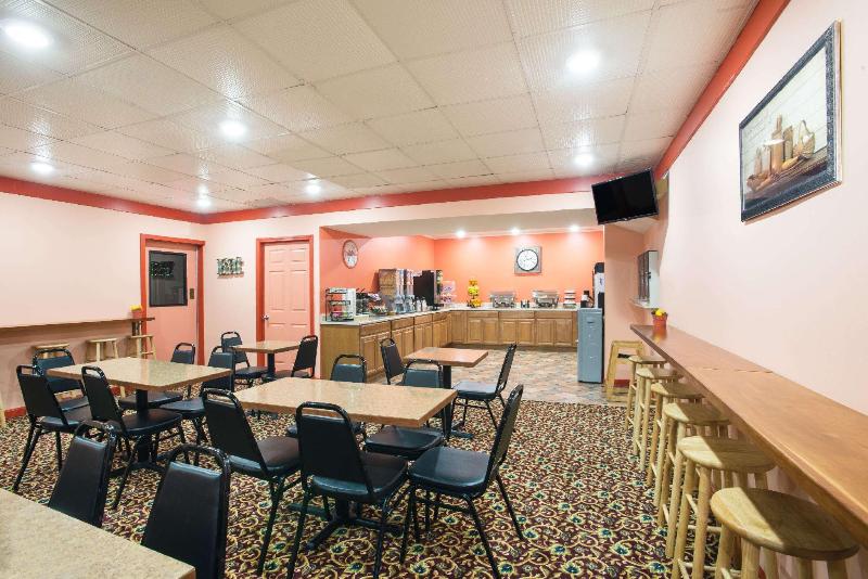 호텔 Howard Johnson  By Wyndham South Portland