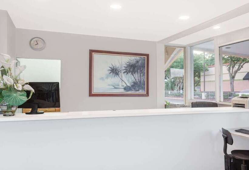 فندق Howard Johnson By Wyndham Vero Beach / Downtown