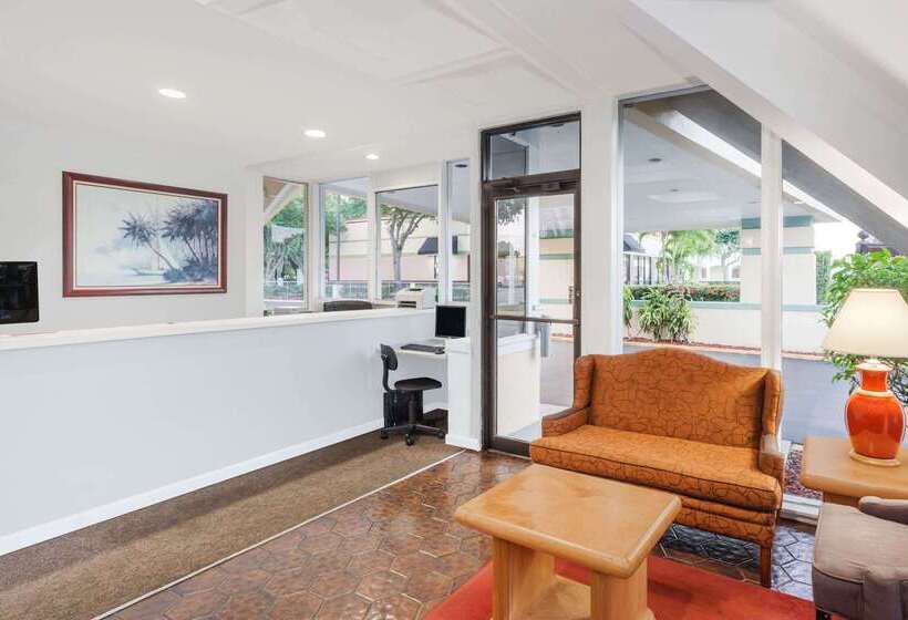 فندق Howard Johnson By Wyndham Vero Beach / Downtown