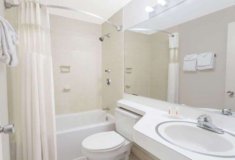 ホテル Howard Johnson By Wyndham Vero Beach / Downtown