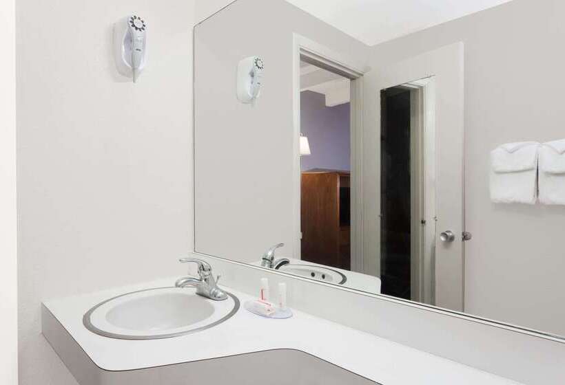 فندق Howard Johnson By Wyndham Vero Beach / Downtown