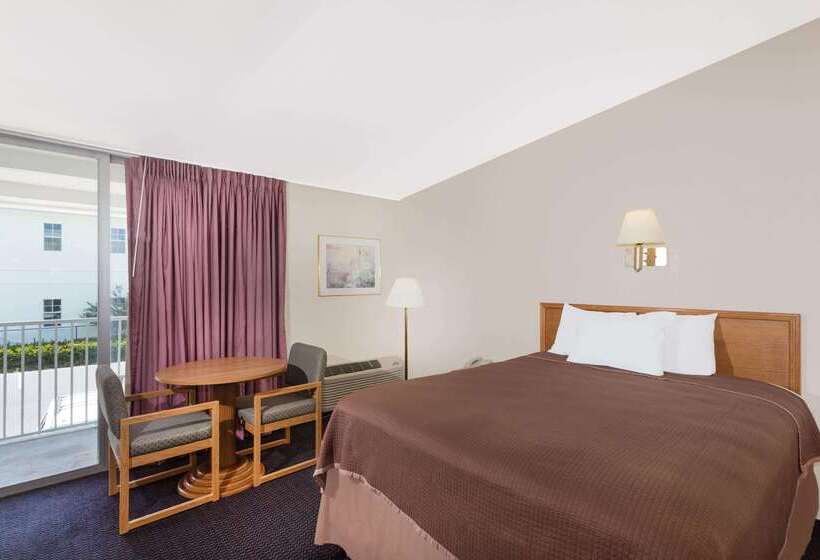 فندق Howard Johnson By Wyndham Vero Beach / Downtown