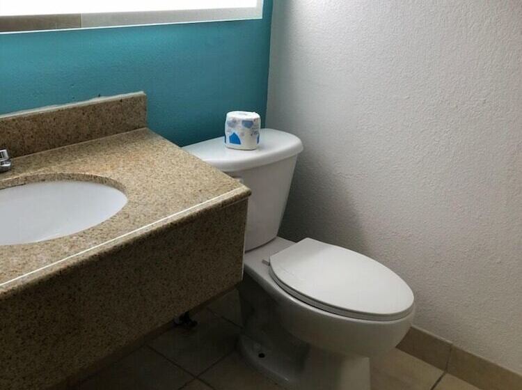 فندق Howard Johnson By Wyndham Winter Haven Fl