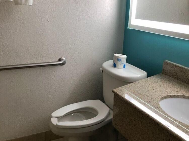 فندق Howard Johnson By Wyndham Winter Haven Fl