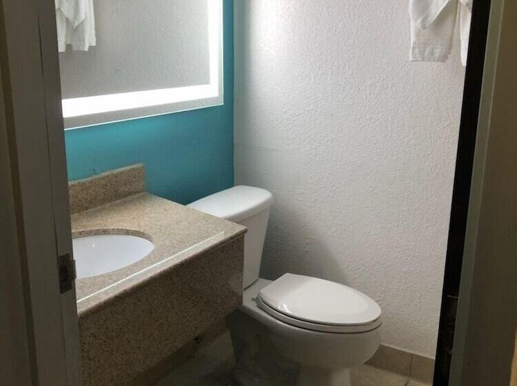 فندق Howard Johnson By Wyndham Winter Haven Fl