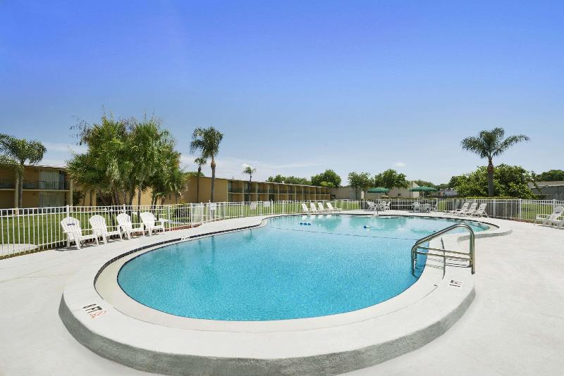 فندق Howard Johnson By Wyndham Winter Haven Fl
